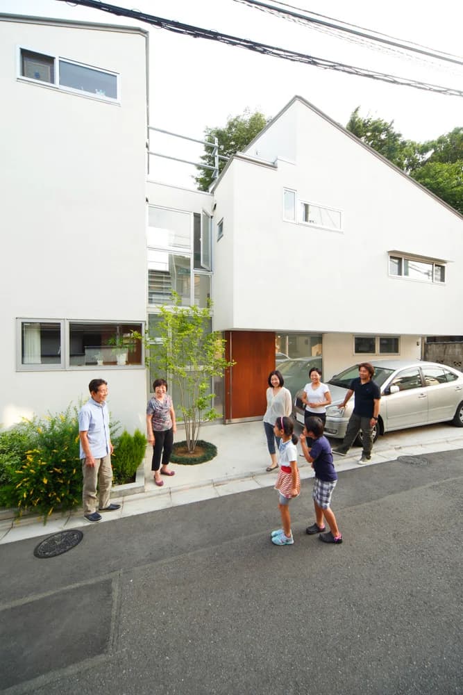 3世帯8人家族の家